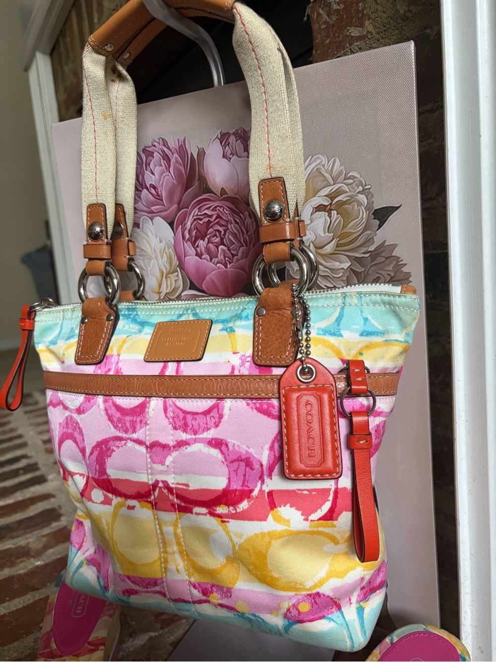 Coach Hamptons Weekend tote ft. a multicolored watercolor canvas w/ Shoes - Picture 4 of 15